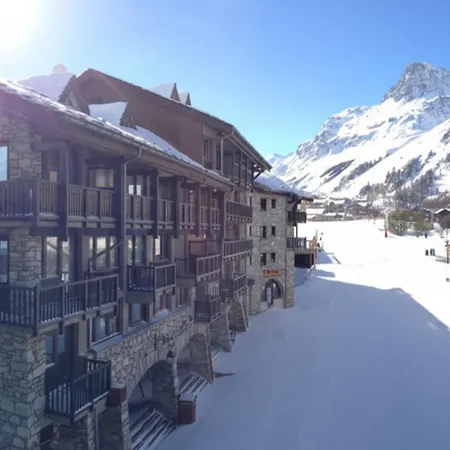 Parking Couvert - 4 Pers., Vue Pistes - Fr-1-518-207 *
